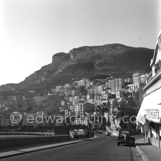 Av. d\'Ostende, Monaco 1953. - Photo by Edward Quinn