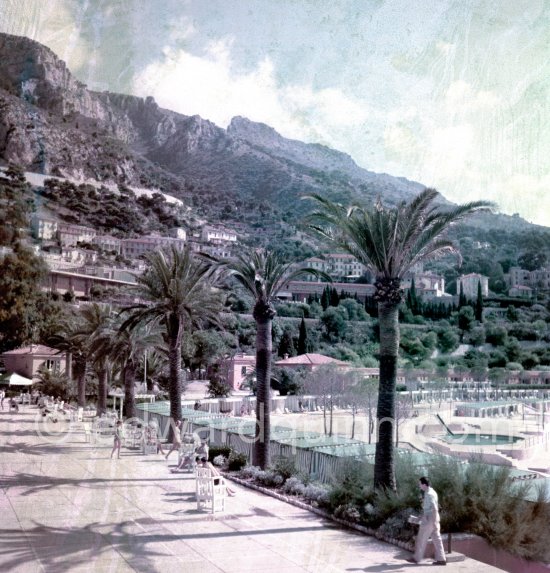 Monte Carlo Beach 1957. - Photo by Edward Quinn
