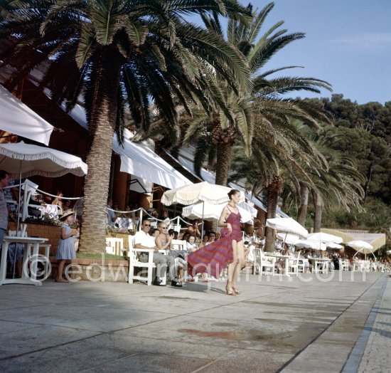Fashion show. Monte Carlo Beach 1957. - Photo by Edward Quinn