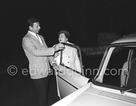 Yves Montand and Elsa Maxwell. Saint-Paul-de-Vence 1961. - Photo by Edward Quinn