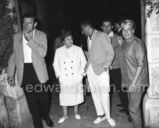 Yves Montand, Simone Signoret and Elsa Maxwell leaving La Colombe d\'Or. Saint-Paul-de-Vence 1961. - Photo by Edward Quinn