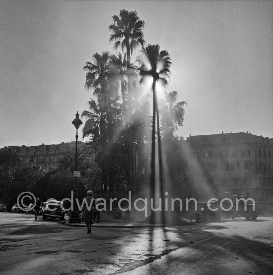 Nice. Boulevard Gustave V. 1953. - Photo by Edward Quinn