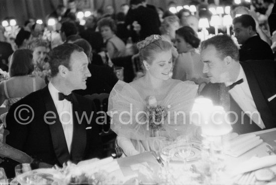 David Niven, Princess Grace of Monaco, formerly actress Grace Kelly, and Prince Rainier. David Niven was one of Grace Kelly’s old Hollywood friends. Niven and his wife every year made the journey from America especially to visit her. They were present at Monte Carlo for the "Bal à l’Opéra". Monte Carlo 1959. - Photo by Edward Quinn