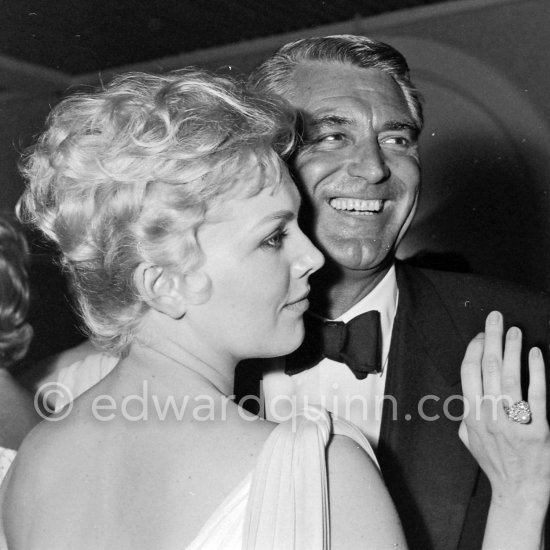 Kim Novak had been the Queen of the Cannes Film Festival in 1956 and there was a much publicized romance with Prince Aly Khan. She came again to the Film Festival in 1959 as her film "In the Middle of the Night" was presented. She stayed with her parents in Aly Khan’s Château de l’Horizon. Her escort at the Film Festival was Cary Grant. Cannes 1959. - Photo by Edward Quinn