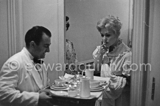 Breakfast for Kim Novak at the Carlton Hotel. Cannes 1956. - Photo by Edward Quinn