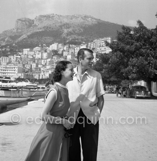 Sir Laurence Olivier and and his wife Vivien Leigh. Monaco 1953. - Photo by Edward Quinn