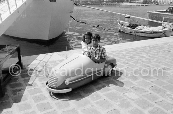 Aristotle and Tina Onassis\' children Alexander and Christina. Monaco harbor 1957. - Photo by Edward Quinn