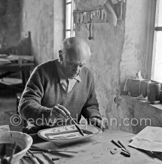Pablo Picasso works on "Tauromachie" at the Madoura pottery. Vallauris 23.3.1953. - Photo by Edward Quinn