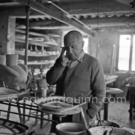 Pablo Picasso at work at the Madoura pottery. Vallauris 23.3.1953. - Photo by Edward Quinn