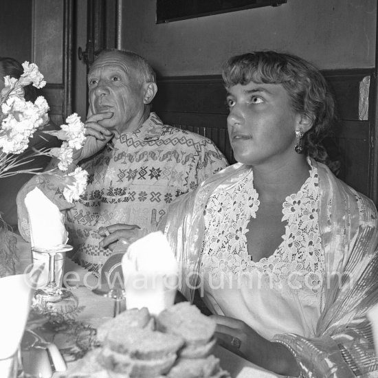Maya Picasso and Pablo Picasso. Dinner in a restaurant at Golfe-Juan or Juan-les-Pins 1954. - Photo by Edward Quinn