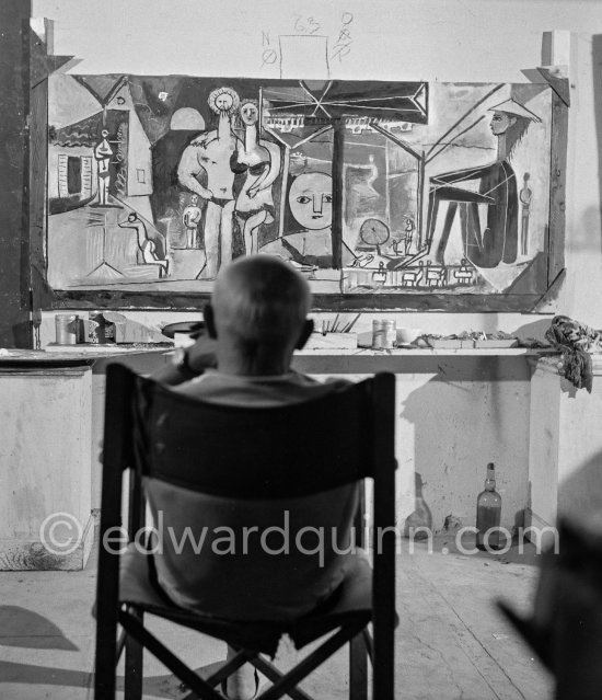 Pablo Picasso viewing his painting "La plage à la Garoupe I" for the film "Le mystère Picasso". Nice, Studios de la Victorine, 1955. - Photo by Edward Quinn