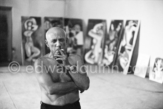 Pablo Picasso during filming of "Le mystère Picasso", documentary. Nice, Studios de la Victorine, 1955. - Photo by Edward Quinn