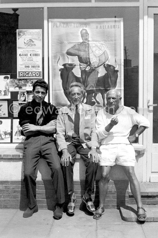 Local Corrida. Pablo Picasso, Edouard Dermit and Jean Cocteau, Vallauris 1955. - Photo by Edward Quinn
