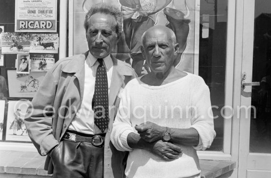 Local Corrida. Pablo Picasso and Cocteau. Vallauris. 11.8.1955. - Photo by Edward Quinn