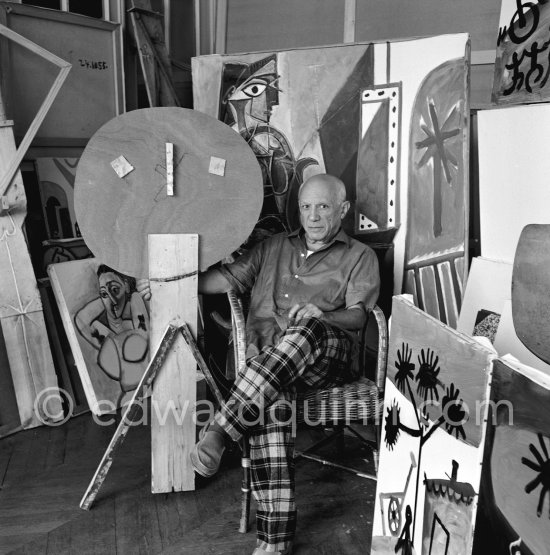 Pablo Picasso with wooden sculpture "L’enfant". La Californie, Cannes 1956. - Photo by Edward Quinn