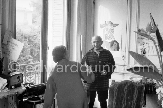 Pablo Picasso and Jacqueline in 1956, on the occasion of his 75th birthday on 25.10. Note on the paper on the wall: Penrose arrive par le train à 10h lundi." La Californie, Cannes 1956. - Photo by Edward Quinn