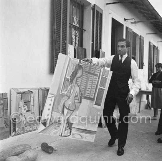 With some friends Pablo Picasso visits his nephew Javier Vilató, a painter, on the occasion of his 75th birthday 25.10. Paintings of Vilató. Cannes 1956. - Photo by Edward Quinn
