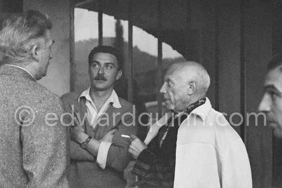 Edouard Pignon, not yet identified person, Pablo Picasso, Exhibition at Madoura? On the occasion of Picasso\'s 75th birthday on 25.10. Vallauris 1956. - Photo by Edward Quinn