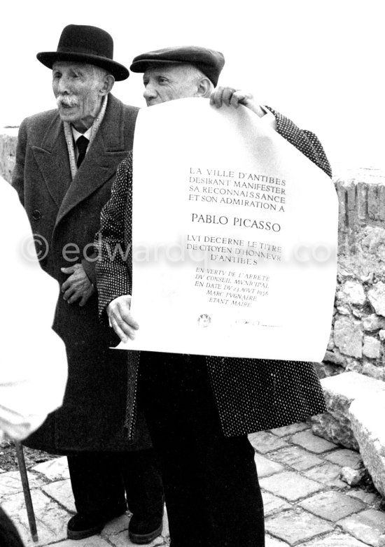 Pablo Picasso is Honorary Citizen of Antibes. With M. Marcel Cachin, editor of the newspaper L\'Humanité. Château d\'Antibes 25.2.1957. (Certificate of 23.8.1956) - Photo by Edward Quinn