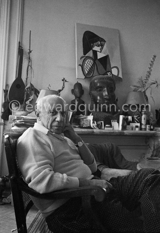 Pablo Picasso at his Villa La Californie, Cannes 1957. Behind him the sculpture "Tête de femme (Dora Maar)", 1941. Cannes 2.11.1957. - Photo by Edward Quinn