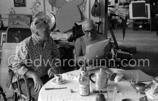 Edouard Pignon and Pablo Picasso viewing photos by Edward Quinn, which the latter brought as a gift. La Californie, Cannes 1959. - Photo by Edward Quinn