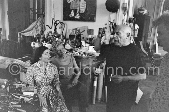 Edouard Pignon, Hélène Parmelin, Jacqueline and Pablo Picasso. La Californie, Cannes 1959. - Photo by Edward Quinn