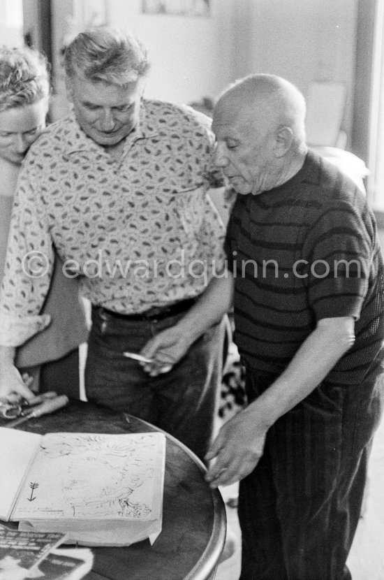 Pablo Picasso showing a sketchbook (carnet de dessins) to Edouard Pignon and Hélène Parmelin. La Californie, Cannes 1959. - Photo by Edward Quinn