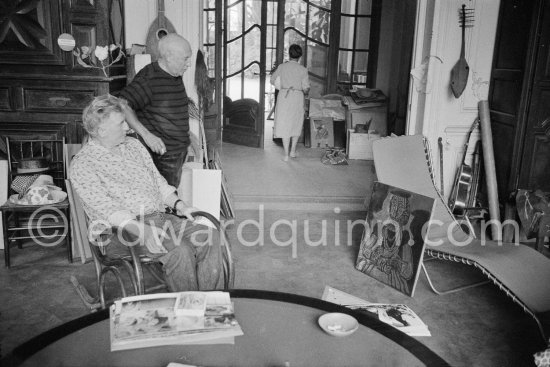 Pablo Picasso showing a linoblock to Edouard Pignon. La Californie, Cannes 1959. - Photo by Edward Quinn