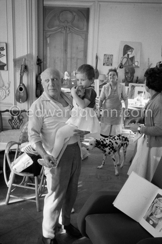 Pablo Picasso, Lucia Dominguin, Perro and a kitchen staff person. La Californie, Cannes 1959. - Photo by Edward Quinn