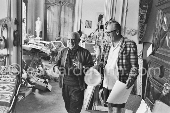 Pablo Picasso and Theodor "Teto" Ahrenberg, Swedish collector. La Californie, 25.10.1959. - Photo by Edward Quinn