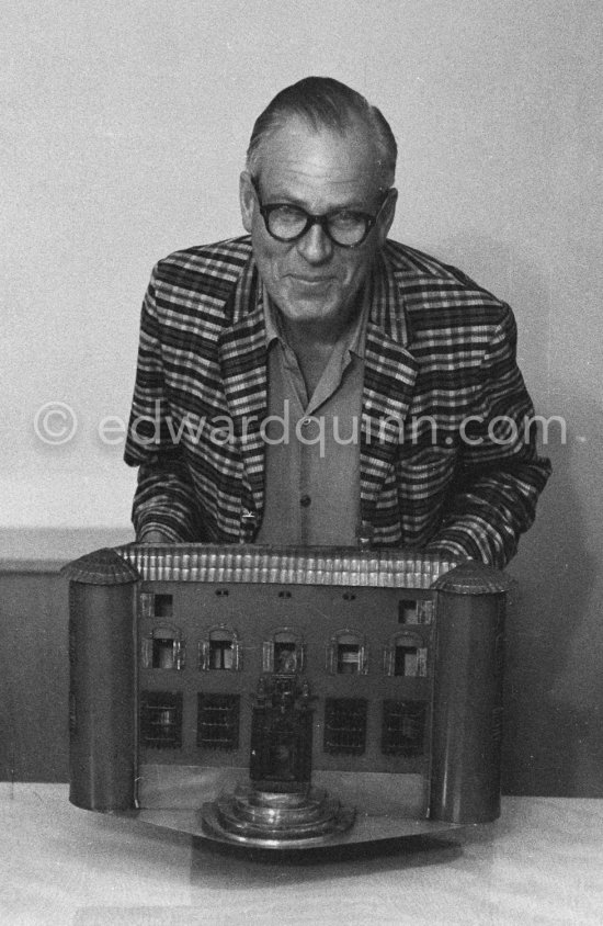 Theodor "Teto" Ahrenberg with the metal model of Château de Vauvenargues he gave as a gift toPablo Picasso on the occasion of the visit of the Ahrenberg family at La Californie 1959. - Photo by Edward Quinn
