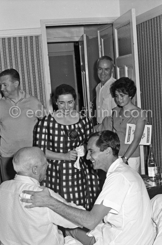 Pablo Picasso, Jacqueline and Luis Miguel Dominguin. After the bullfight, Arles 1960. - Photo by Edward Quinn