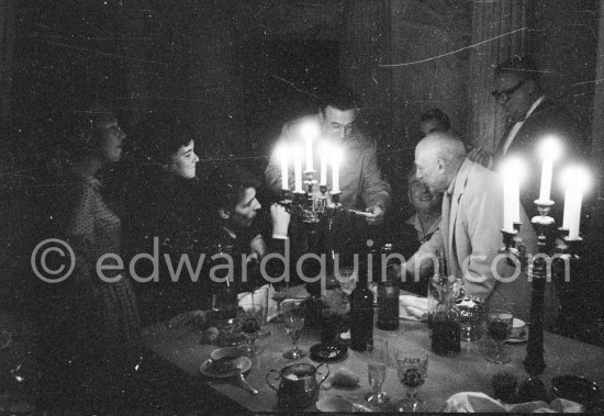 Catherine Hutin, Javier Vilató, not yet identified person, Pablo Picasso. Dinner at Douglas Cooper\'s Château de Castille, Uzès 1960. - Photo by Edward Quinn