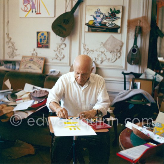 Pablo Picasso working on gouache with Caran d\'Ache wax oil pastels and water color. Pablo Picasso always liked surprises and in his work he encouraged unpredictable outcomes. La Californie, Cannes 1961. - Photo by Edward Quinn