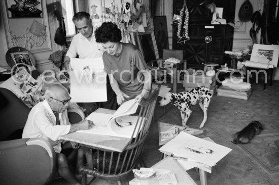 Pablo Picasso signing Rimbaud litho. With Henri Matarasso and his niece. Dogs Perro and Lump. La Californie, Cannes 1961. - Photo by Edward Quinn