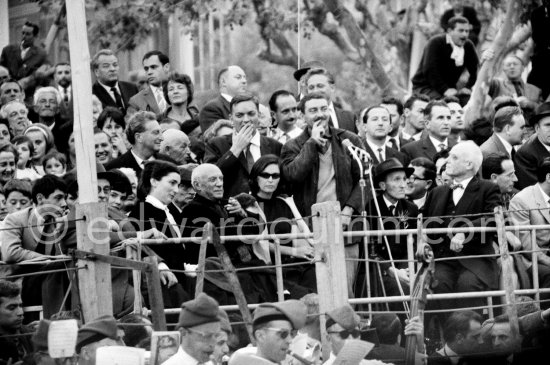 Bullfight put on in Pablo Picasso\'s honor (80th birthday). On the grandstand from left: Claude Picasso, Cathérine "Cathy" Hutin, Jacqueline, Pablo Picasso, Lucia Bosè, Paul Derigon. Vallauris 29.10.1961. - Photo by Edward Quinn