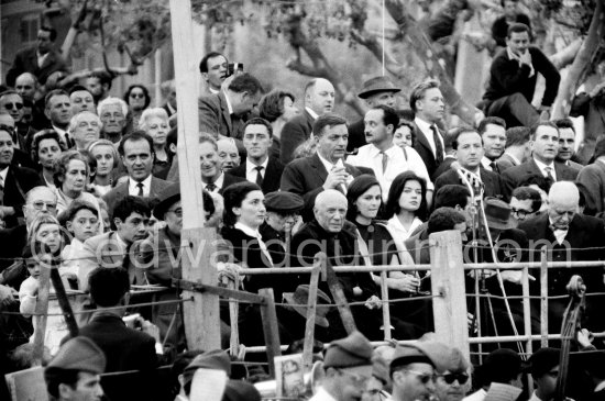 Bullfight put on in Pablo Picasso\'s honor (80th birthday). Vallauris 29.10.1961. On the grandstand from left: Claude Picasso, Jacqueline, Pablo Picasso, Lucia Bosè. Vallauris 29.10.1961. - Photo by Edward Quinn