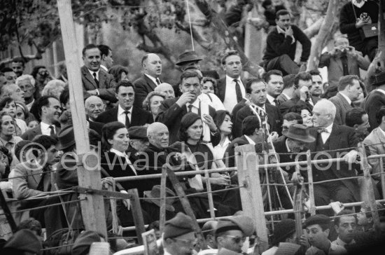 Pablo Picasso, Jacqueline, behind her Daniel-Henry Kahnweiler, Lucia Bosè. Bullfight put on in Pablo Picasso\'s honor (80. birthday). Vallauris 29.10.1961. - Photo by Edward Quinn