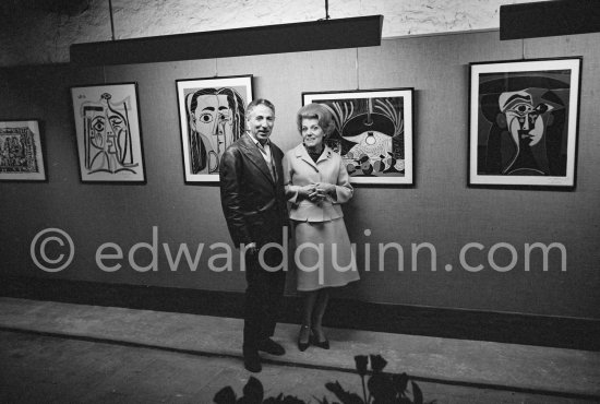 Suzanne Ramié and André Verdet. Exposition "Pablo Picasso, linographies originales". Madoura, Vallauris 1963. - Photo by Edward Quinn