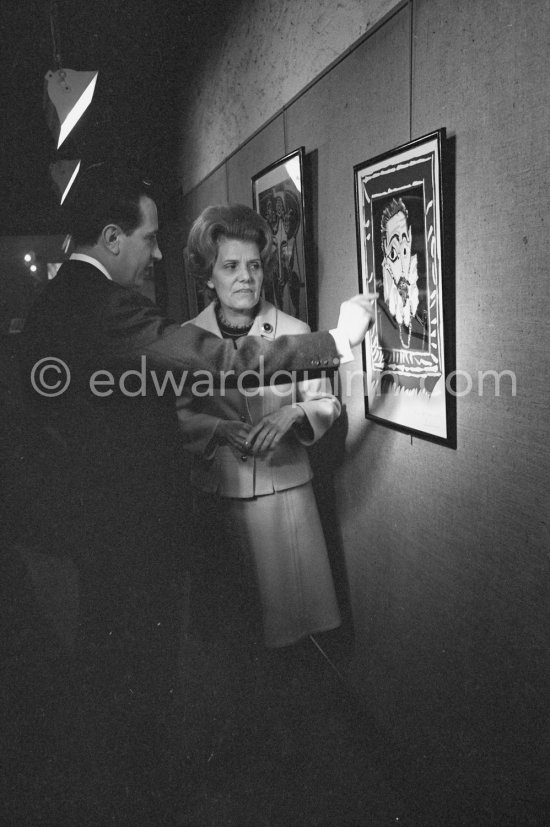 Suzanne Ramié, Hidalgo Arnéra. Exposition "Pablo Picasso, linographies originales". Madoura, Vallauris 1963. - Photo by Edward Quinn