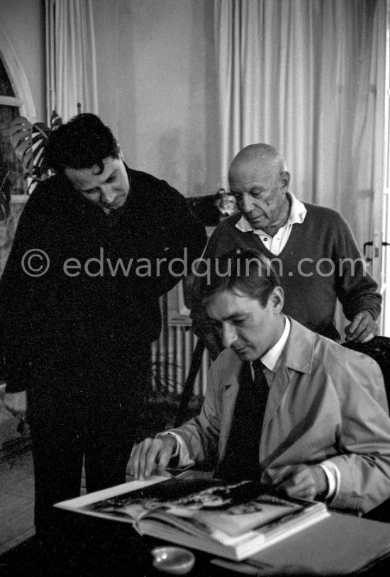 Pablo Picasso, Roland Penrose and Aldo Crommelynck viewing Quinn\'s book "Pablo Picasso at Work". Mas Notre-Dame-de-Vie, Mougins 1964. - Photo by Edward Quinn
