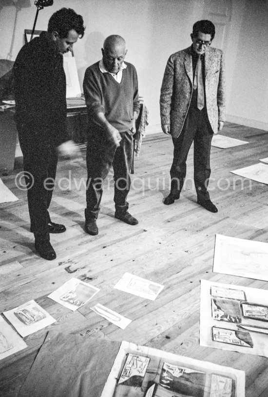 Pablo Picasso, Roland Penrose and Hidalgo Arnéra. Mas Notre-Dame-de-Vie, Mougins 1964. - Photo by Edward Quinn