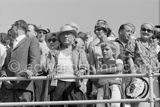 Pablo Picasso and Jacqueline attending a bullfight, Fréjus 1965. (Photos of this bullfight in the bull ring see "Miscellaneous") (boy and lady on the right not yet identified, Anthony Penrose?) - Photo by Edward Quinn