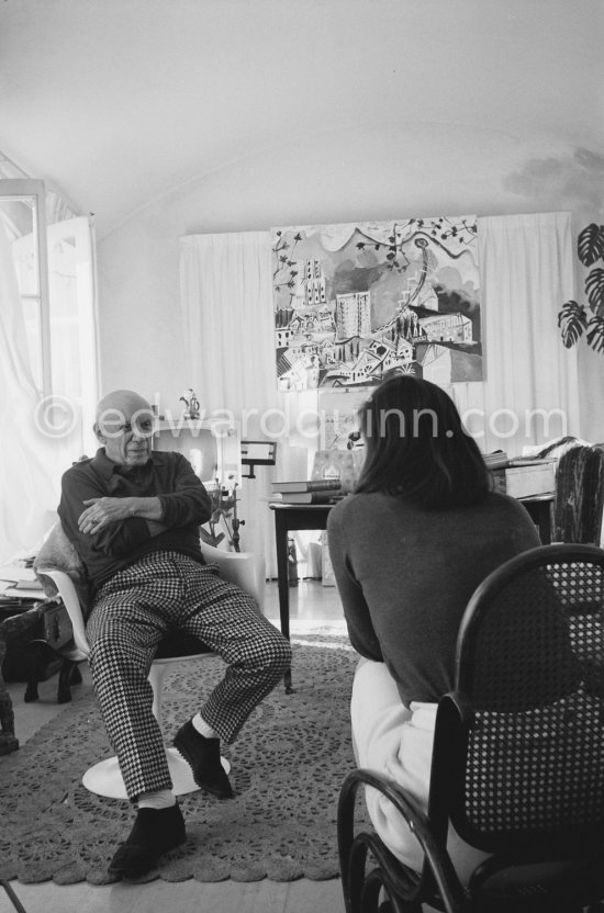 Pablo Picasso and Lucia Bosè, wife of Dominguin. Mas Notre-Dame-de-Vie, Mougins 1966. - Photo by Edward Quinn