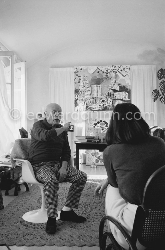 Pablo Picasso and Lucia Bosè, wife of Dominguin. Mas Notre-Dame-de-Vie, Mougins 1966. - Photo by Edward Quinn