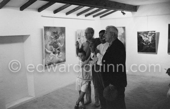 Jacques Prévert and Javier Vilató. Javier Vilató exhibition. Place and date unknown. - Photo by Edward Quinn