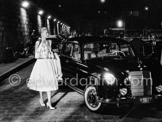 Princess Grace with arm in sling getting on Aristotle Onassis\' yacht Christina. Monaco harbor 1959. Car: 1951-55 Mercedes-Benz 220a Limousine (Grace Kelly) - Photo by Edward Quinn