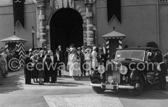 Wedding of Prince Rainier and Grace Kelly, Monaco Ville 1956. Car: Rolls-Royce Silver Wraith, Limousine by H.J. Mulliner. - Photo by Edward Quinn