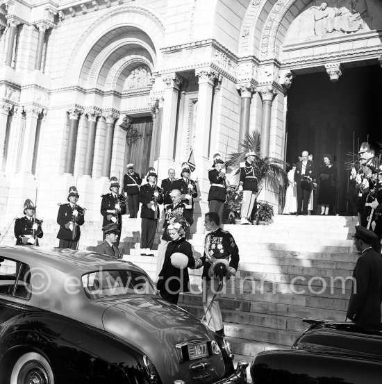 Prince Rainier and Princess Grace. Monégasque Fête Nationale, in front of cathedral, Monaco-Ville 1956. (Grace Kelly) - Photo by Edward Quinn
