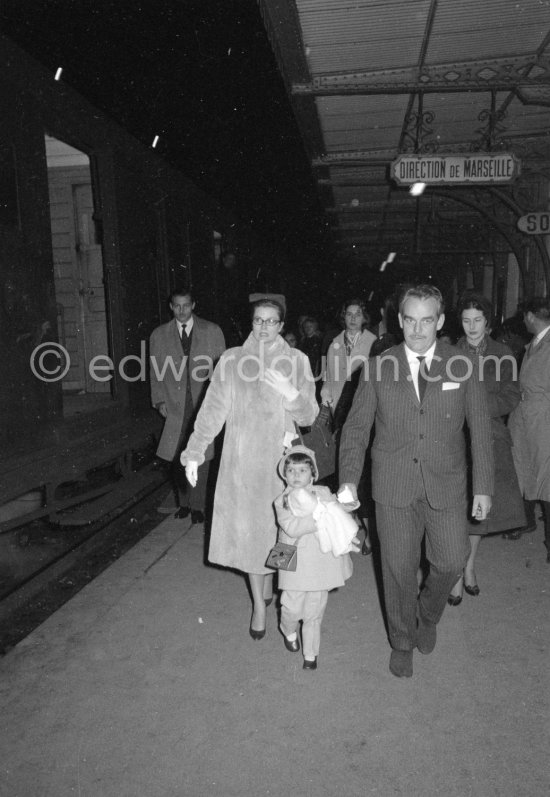 Princess Grace and Caroline leaving by train for Switzerland, seen off by Rainier. Monaco Station 1959. (Grace Kelly) - Photo by Edward Quinn